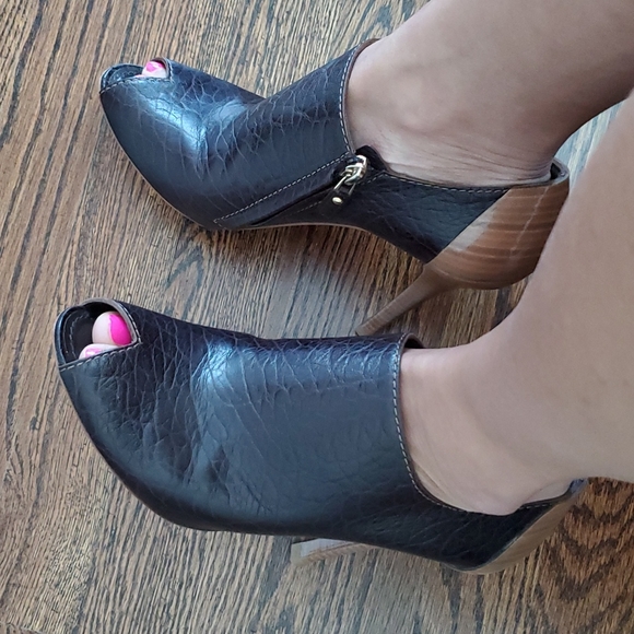 Louis Vuitton Cyprus Moca (Brown/Beige) Open Toe Booties - Size 38-1/2 Used EUC - Picture 5 of 16